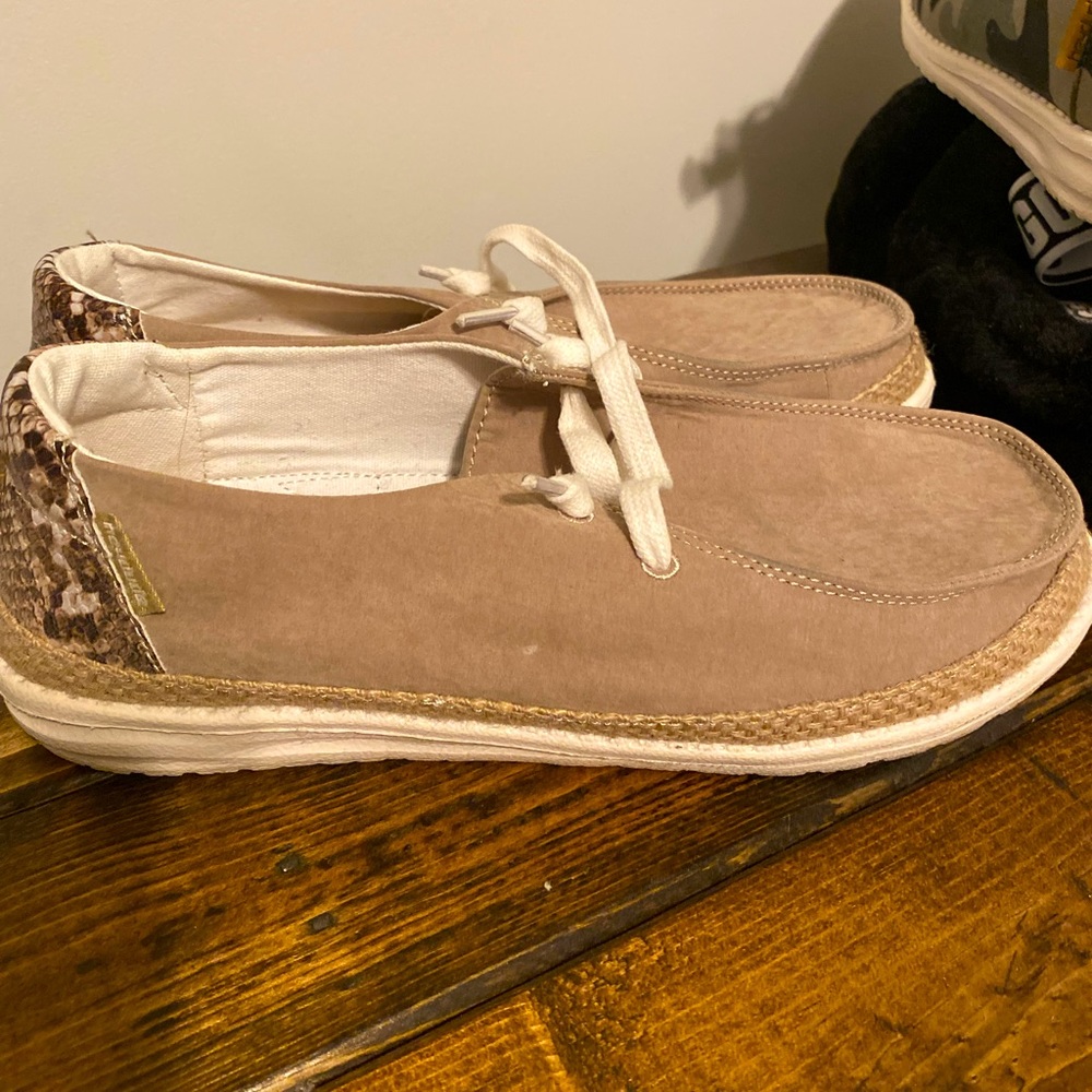 Hey Dude slip on